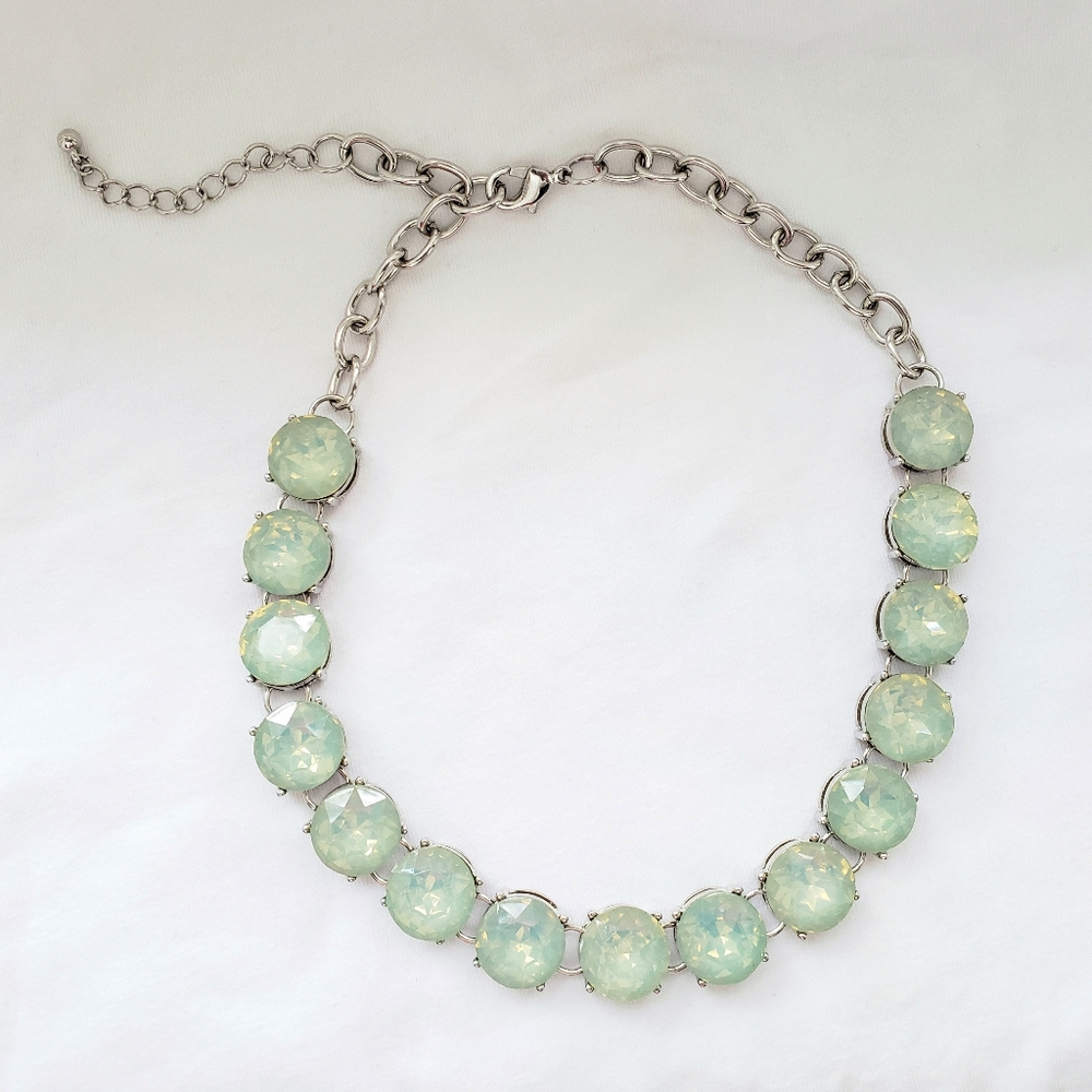Green opalescent necklace